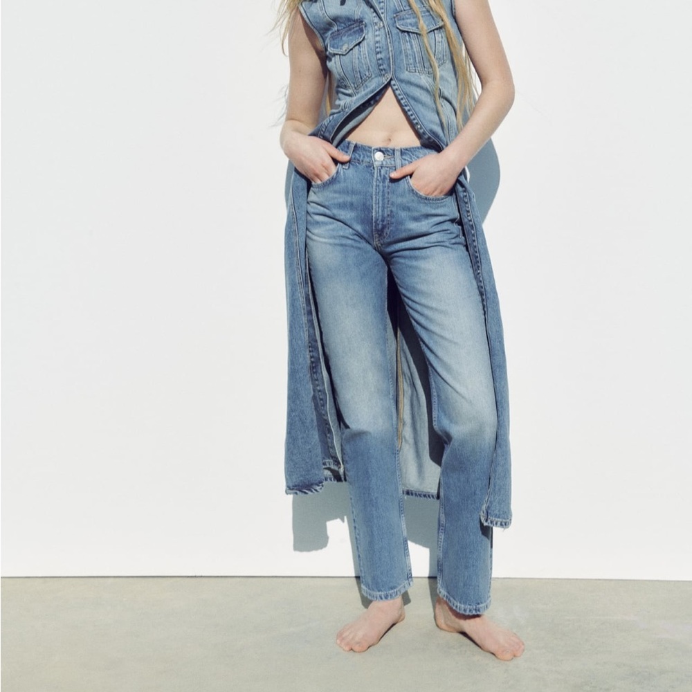 Zara Mid rise straight jean